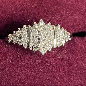 Elegant White Gold &  Diamond Ring